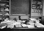 2014-09-Einsteins-cluttered-desk-930x647.jpg